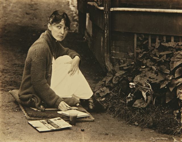 Georgia O'Keeffe reading a book