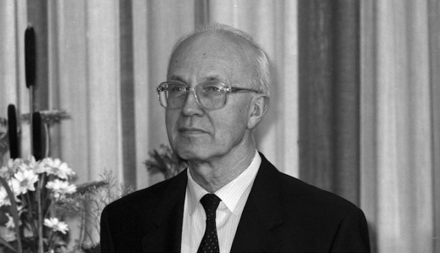 Helmut Schlesinger wearing glasses and a suit