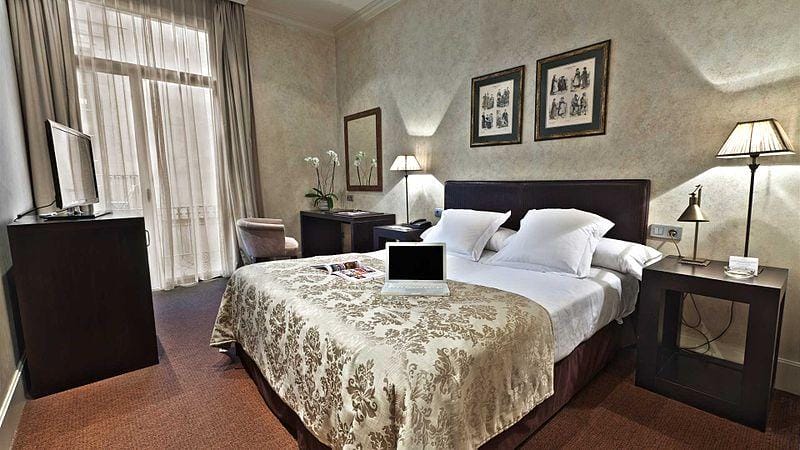 Why Do Expensive Hotels Charge For Wifi Priceonomics why-do-expensive-hotels-charge-for-wifi-priceonomics