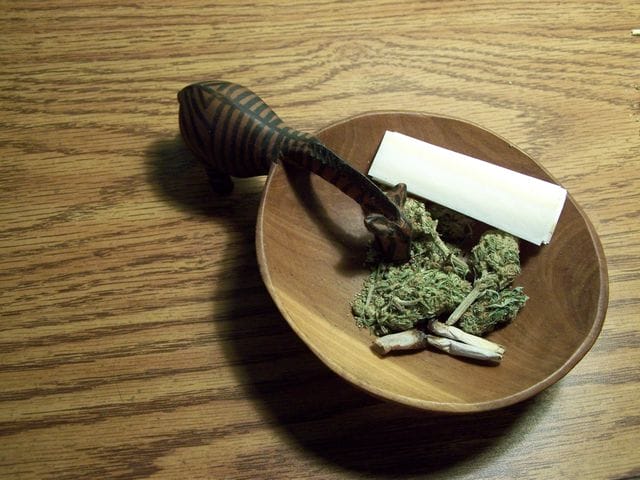 a cigar in a ashtray