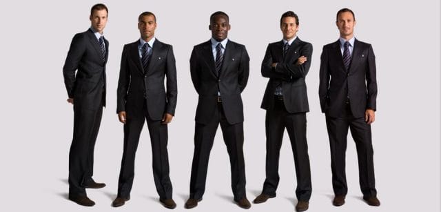 Michael Essien, Ricardo Carvalho, Petr Cech are posing for a picture